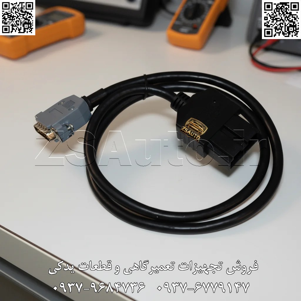 تحلیل جامع و معرفی استراتژیک محصول: کابل OBD ریو (TNM) گشایش قفلهای پنهان ECU: معرفی کابل OBD اختصاصی ریو، ابزار کلیدی TNM برای ارتباط مستقیم و پایدار شرکت TNM، پیشگام در ارائه راهکارهای تخصصی برنامهریزی ECU، کابل OBD اختصاصی ریو را به عنوان ابزاری حیاتی برای تمامی متخصصان برق خودرو و ریمپینگ معرفی میکند. این کابل به طور ویژه برای برقراری ارتباطی بینقص میان پروگرامرهای قدرتمند TNM (مانند TNM5000/7000) و سیستمهای الکترونیکی پیچیده خودروی کیا ریو (Kia Rio) طراحی و مهندسی شده است. اگر به دنبال راهی مطمئن برای خواندن، نوشتن و اصلاح دادههای ایسیوهای Valeo، Siemens و Bosch نصب شده بر روی خودروی ریو هستید، این کابل تخصصی تنها راه ارتباطی ایمن و تضمینشده شماست. با این ابزار، از محدودیتهای کابلهای عمومی عبور کرده و به سطحی عمیق از برنامهریزی و عیبیابی دسترسی پیدا کنید. با کابل OBD ریو TNM، با اطمینان کامل به قلب الکترونیکی خودرو متصل شوید و پیچیدهترین عملیات برنامهریزی را با موفقیت به انجام برسانید. ۱. چرا یک کابل OBD عمومی برای برنامهریزی ECU ریو کافی (و ایمن) نیست؟ برنامهریزی مستقیم ECU از طریق پورت OBD یک عملیات بسیار حساس است. ایسیوهای به کار رفته در خودروی ریو (بهویژه مدلهای قدیمیتر) از پروتکلهای ارتباطی خاصی مانند K-Line با زمانبندی دقیق استفاده میکنند. استفاده از کابلهای نامرغوب و غیراستاندارد، ریسکهای جدی به همراه دارد: قطع ارتباط حین خواندن یا نوشتن: این مشکل میتواند منجر به خرابی دائمی ECU (Bricking) و هزینههای سنگین تعویض آن شود. خطاهای مربوط به Checksum: ارتباط ناپایدار باعث محاسبه نادرست Checksum شده و از روشن شدن خودرو جلوگیری میکند. سرعت انتقال داده پایین: فرآیند خواندن و نوشتن را به شدت طولانی و پرریسک میکند. عدم شناسایی ECU: کابلهای عمومی ممکن است به دلیل پیناوت (Pinout) یا امپدانس نامناسب، قادر به برقراری ارتباط اولیه با ایسیو نباشند. کابل OBD ریو TNM با ساختار مهندسیشده و تطابق کامل با پروگرامرهای این شرکت، یک اتصال ۱۰۰٪ پایدار و ایمن را برای شما تضمین میکند. ۲. مشخصات فنی که برای حداکثر پایداری در برنامهریزی طراحی شدهاند: سیستم اتصال دوگانه و اختصاصی: کانکتور استاندارد OBD2: برای اتصال فیزیکی بدون لقی و ایمن به پورت دیاگ خودرو. آداپتور داخلی اختصاصی ریو: پیناوت این کابل به طور دقیق برای مسیردهی صحیح سیگنالهای پروتکل K-Line و CAN (بسته به مدل ریو) به پروگرامر TNM بهینهسازی شده است. ساختار داخلی برتر برای انتقال دادههای حیاتی: هسته تماماً مسی (Pure Copper): استفاده از سیم مسی خالص با استاندارد AWG24، حداقل مقاومت الکتریکی و حداکثر رسانایی سیگنال را تضمین میکند که برای پایداری ولتاژ در طول فرآیند برنامهریزی حیاتی است. پشتیبانی دوگانه از پروتکلها: سازگاری کامل با پروتکل K-Line (ISO 9141-2) برای مدلهای قدیمیتر و شبکه CAN Bus برای مدلهای جدیدتر ریو. شیلدینگ محافظ: یک لایه محافظ داخلی برای جلوگیری از نفوذ نویزهای الکترومغناطیسی (EMI) و تضمین یکپارچگی دادههای ارسالی و دریافتی. ساخته شده برای استفاده حرفهای و مداوم: طول ایدهآل 1.51.5 متر: انعطافپذیری کافی برای قرار دادن لپتاپ و پروگرامر در یک موقعیت ایمن و پایدار در کنار خودرو. روکش PVC مقاوم: عایق باکیفیت و مقاوم در برابر خمیدگی، کشش و شرایط معمول کارگاهی. ۳. دروازهای به دنیای ریمپینگ و تعمیرات تخصصی ECU ریو: این کابل ابزاری ضروری برای انجام عملیات پیشرفته بر روی ایسیوهای خودروی ریو است: خواندن و نوشتن دامپ کامل ECU: استخراج و برنامهریزی کامل فایلهای فلش و ایپرام (Flash/EEPROM) برای عملیات ریمپینگ، حذف کد خطا یا بیکد کردن. ریمپ و تیونینگ: افزایش شتاب، کاهش مصرف سوخت، اصلاح جداول پاشش و جرقه، و حذف محدودیت سرعت. تعمیرات نرمافزاری ECU: برنامهریزی مجدد ایسیوهای معیوب یا قفل شده. همسانسازی و تعریف کلید: دسترسی به بخشهای مربوط به ایموبیلایزر برای تعریف سوئیچ در برخی مدلهای خاص. ۴. ابزار حیاتی برای متخصصان تیونینگ و تعمیرکاران ECU: این کابل یک سرمایهگذاری ضروری برای مراکز تخصصی ریمپ و تیونینگ، تعمیرکاران حرفهای ECU و متخصصان برق و الکترونیک خودرو است که با پروگرامرهای TNM کار میکنند. با استفاده از این کابل، کیفیت و ضریب اطمینان خدمات خود را به بالاترین سطح ممکن برسانید. برای انجام بیدردسر و ایمن عملیات برنامهریزی ECU ریو، تنها به راهکار رسمی TNM اعتماد کنید.