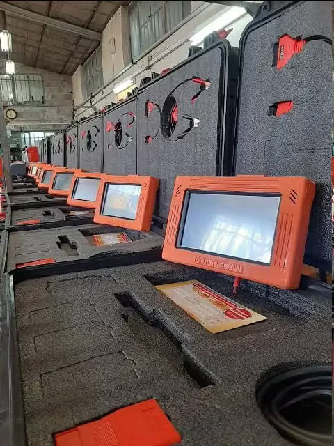 🚗 معرفی دیاگ تبلتی موتوراسکن: اسکنر حرفهای مستقل برای عیبیابی خودرو 🔧 دیاگ تبلتی موتوراسکن (MotorScan Tablet)، تولید سفارشی ایرانی بر پایه فناوری پیشرفته (از ۲۰۱۶)، دستگاه تبلتی OBD-II با صفحه لمسی برای تعمیرگاههای ایران است. طراحی نارنجی مقاوم و مستقل، مناسب مکانیکهای حرفهای. پوشش گسترده خودروهای داخلی (ایرانخودرو، سایپا: پژو، سمند، پراید، تیبا، دنا) و خارجی (هیوندای، کیا، تویوتا، بنز) از ۱۹۹۶ تا ۲۰۲۴. پشتیبانی از موتورهای بنزینی، دیزلی، CNG و هیبریدی. دقت بالا در اسکن، تستهای فعال و برنامهریزی ECU – ایدهآل برای تعمیرگاههای متوسط با تمرکز روی خودروهای ایرانی. ویژگیهای کلیدی: نمایشگر لمسی ۷ اینچی IPS رنگی، ضدضربه 📱؛ رابط کاربری فارسی ساده 🌐؛ پردازنده سریع با ۳۲GB حافظه ⚙️؛ ابعاد جمعوجور (۲۲۰x۱۳۰x۳۰mm)، وزن ۸۰۰g 🛡؛ باتری ۵۰۰۰mAh (۷-۹ ساعت) با شارژ USB 🔋؛ اتصال OBD-II مستقیم، وایفای برای آپدیت 🌐. همراه کیف فومدار، کابل و راهنما. قابلیتهای پیشرفته: اسکن سیستمها (موتور، گیربکس، ABS، SRS، ایموبلایزر) با OBD-II/EOBD 📊؛ دادههای زنده با گراف real-time 🛠؛ تستهای اکتیو (انژکتورها، فنها)؛ برنامهریزی ECU پایه، کدینگ، اداپتیشن (تعریف سوئیچ، ریست سرویس)؛ تست باتری، گزارش PDF؛ آپدیت آنلاین با پروتکلهای CAN، KWP، J2534 و CNG/LPG 📈. سرعت اسکن زیر ۱۲s، تمرکز روی ECUهای ایرانی. فروش و خدمات: آموزش رایگان حضوری/آنلاین 🎓؛ گارانتی ۱ ساله ✅؛ پشتیبانی پس از فروش ۲ ساله با آپدیت و تعمیرات 🛡. 👌 ZSAuto 🔗 www.ZSAuto.ir 📞 ۰۹۳۷۹۶۸۴۷۳۶ | ۰۹۳۷۶۷۷۹۱۴۷ 🆔 @zsautoadmin 📸 instagram.com/ZSAuto.ir 📍 آزادی، بعد مترو شادمان، روبروی زم زم، پلاک ۳۹۹، ساختمان شادمان، طبقه آخر (۸-۱۹).